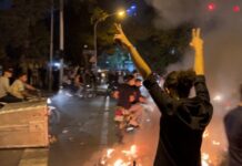 Iranians have the right to revolt to achieve democracy